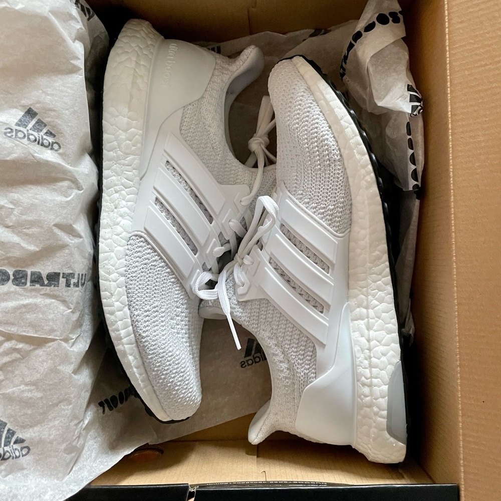 NWT Ultraboost 4.0 DNA 9.5 Cloud White / Cloud White / Core Black